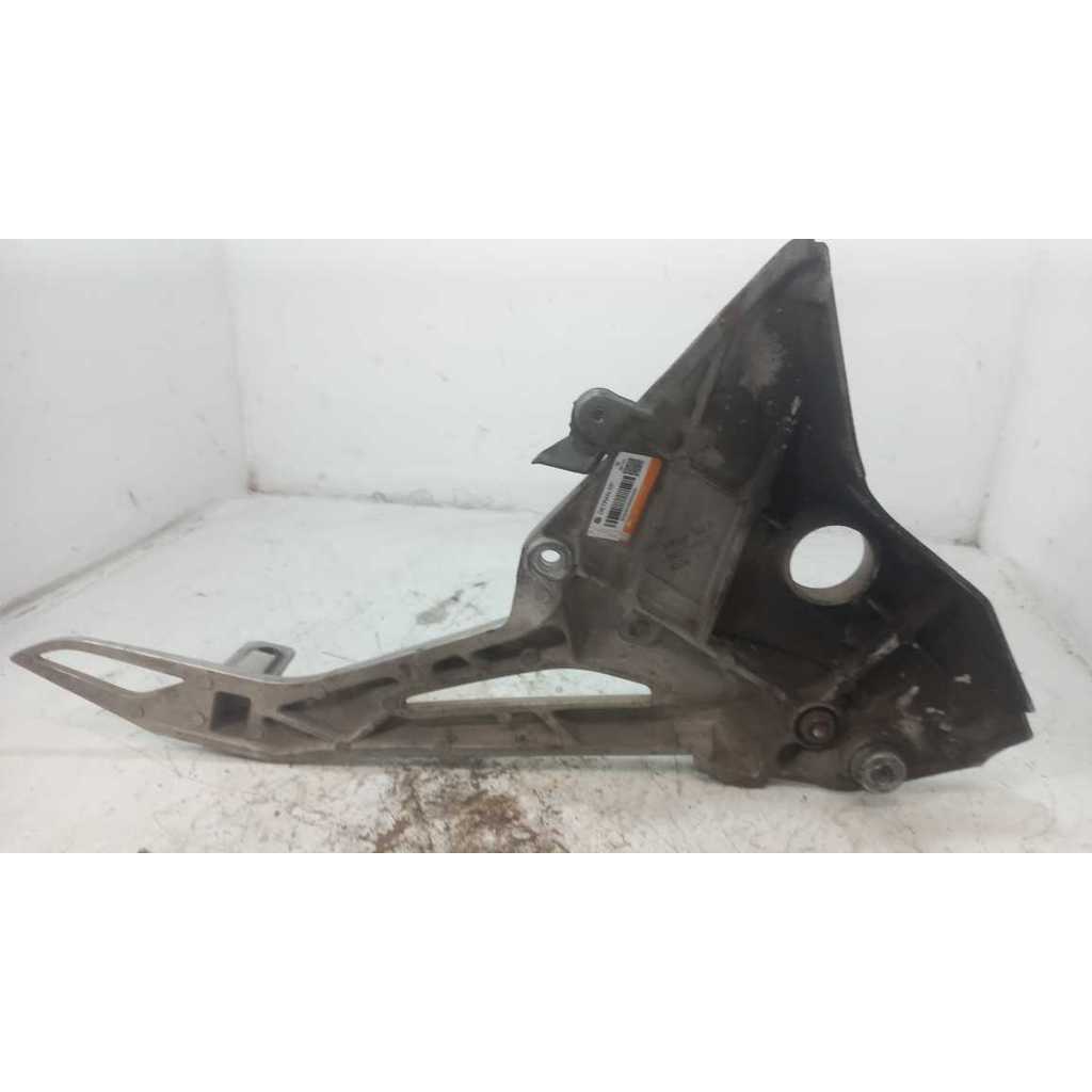 SUPORTE PEDAL APOIOTRAS LD - MOTOCICLETA CB 2011