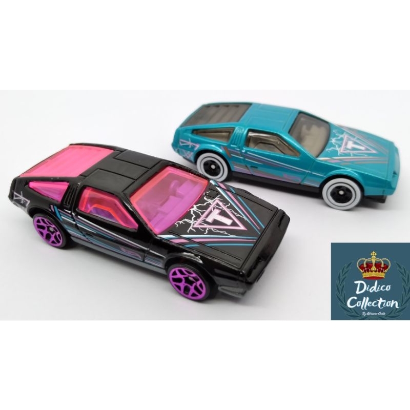 Hot Wheels Kit com 2 Miniaturas DMC Delorean HW Art Cars 2025 - LOOSE