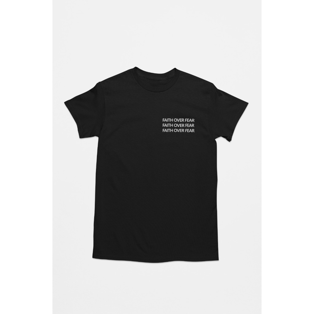 Camisa Tradicional T-Shirt Faith Over Fear 100% Algodão Premium Frases Estampada Gospel Camiseta