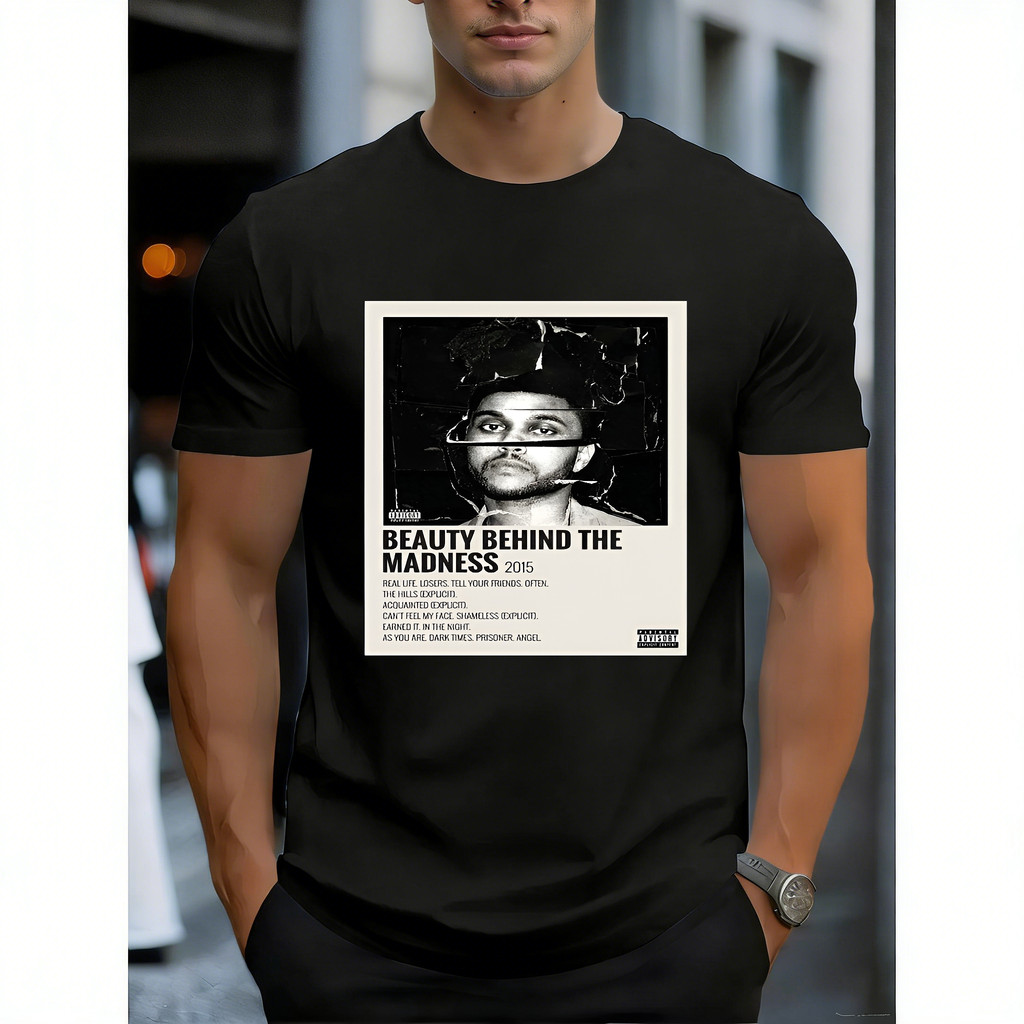 Camiseta Masculina Estampa de Homem com Texto Beauty Behind The Madness Atemporal Estilosa Moderna Urbana