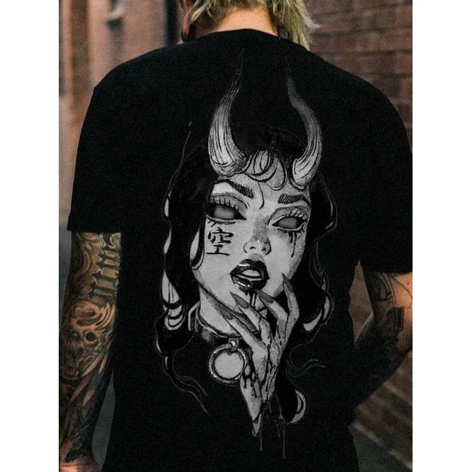 Camiseta Demon Woman Japonesa Chifres Y2K Hip Hop Street Digital Print Estilosa Moderna Ousada Moda Urbana