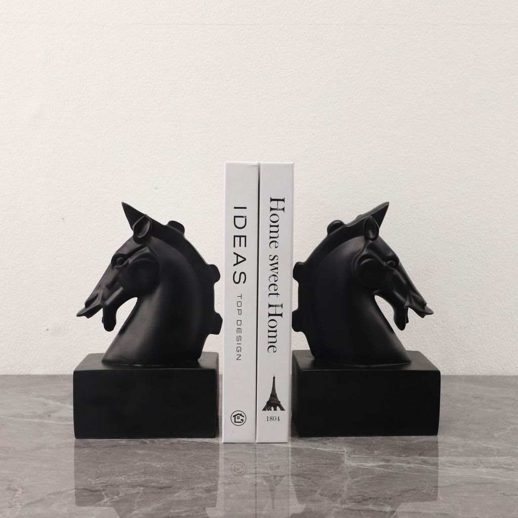 KYMD Nordic-style creative half-body horse head bookends, resin ornaments, suitable for display in model rooms, living r
