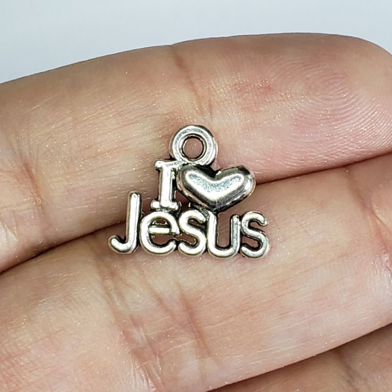 Kit de Pingentes I Love Jesus 8 unidades - entremeio - pulseira - macramê handmade - tranças