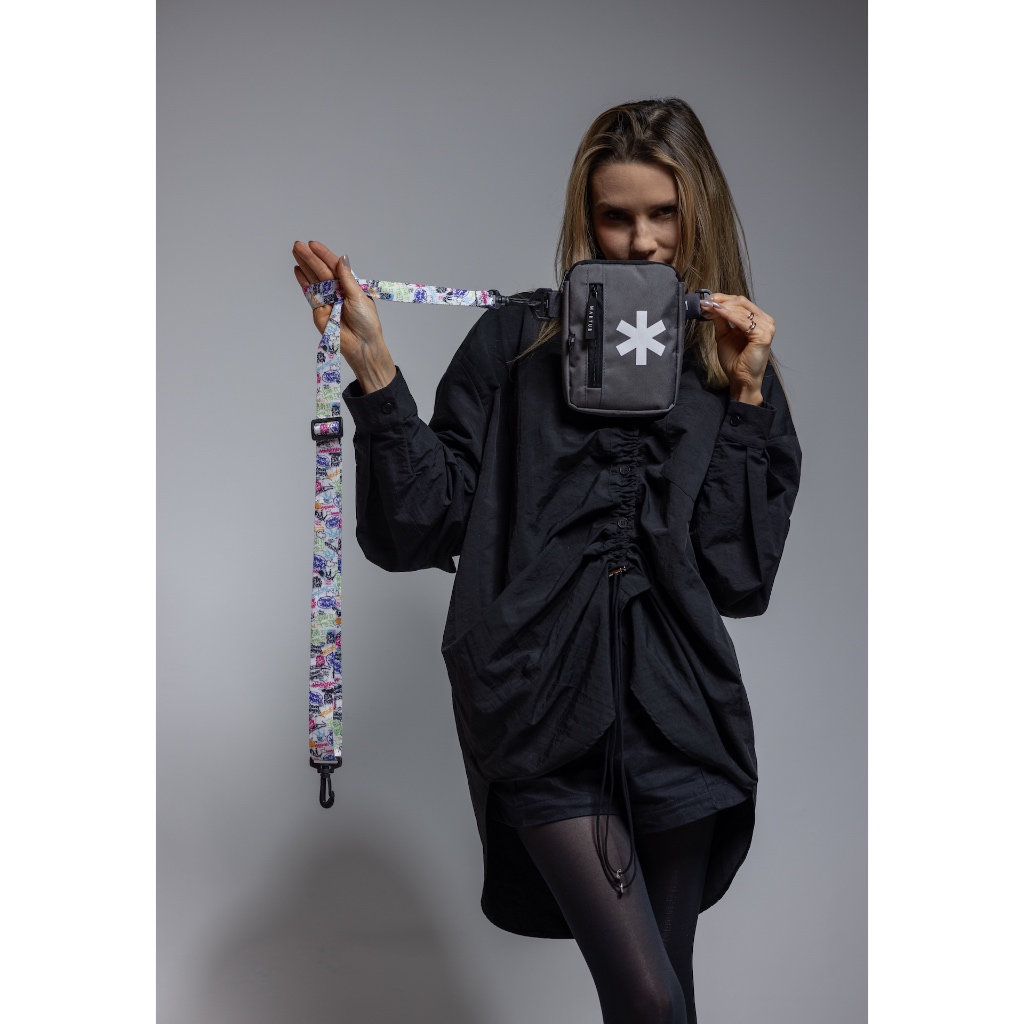 Alça Maktub Grafite Colorida Regulável 65 a 130 cm com Mosquetões