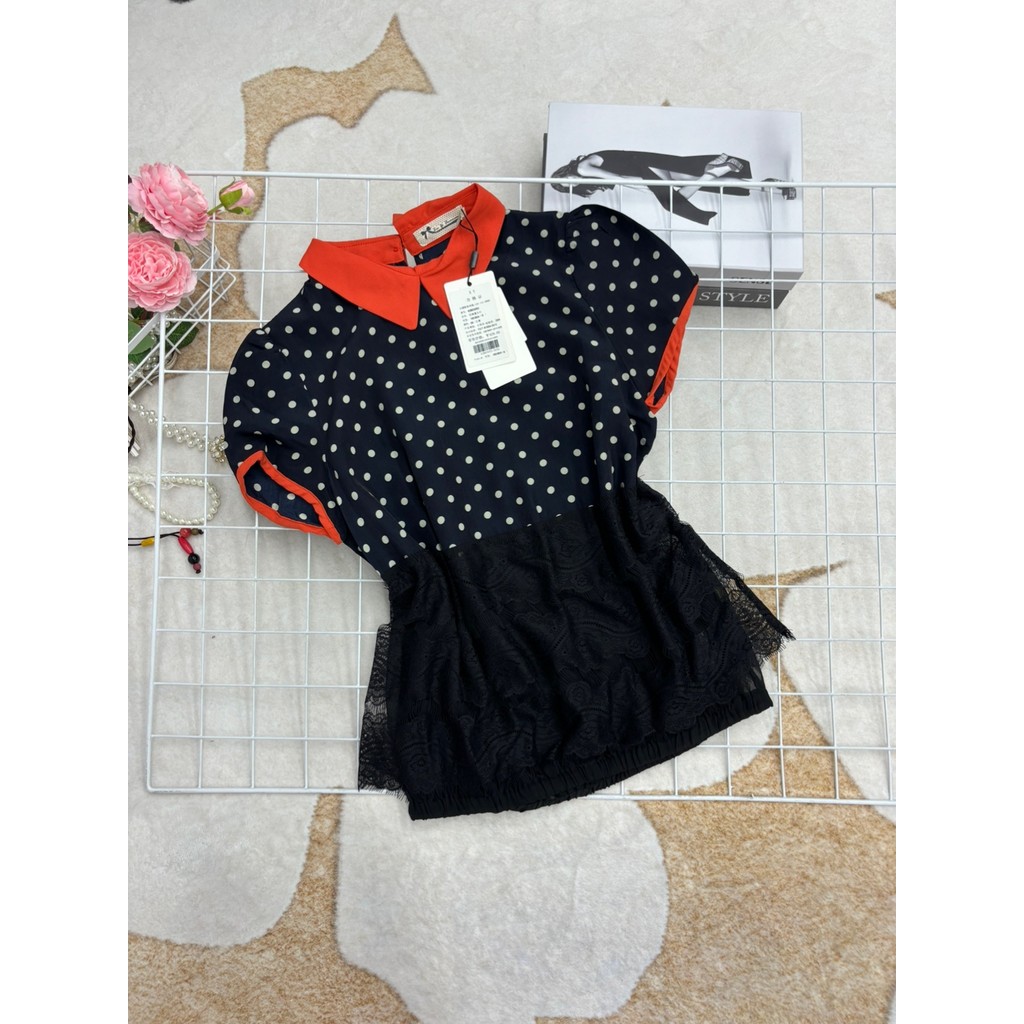 High-End moda Retro bolinhas camisa de manga curta costura renda Design solto mais magro olhar redução de idade topo