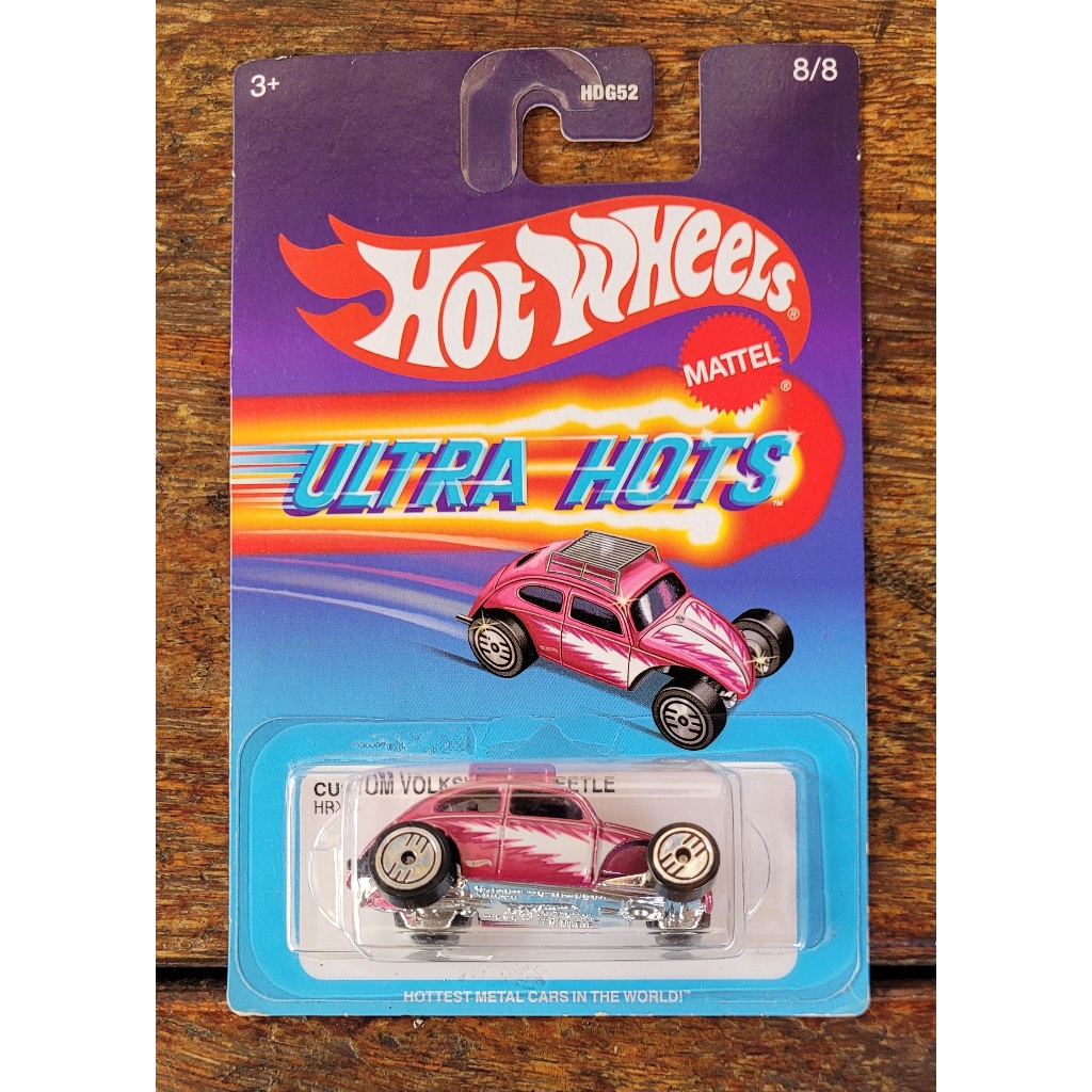 Hot Wheels - Custom Volkswagen Beetle Pink - Ultra Hots 2024 (Lacrado* - Acrílico Amassado) - 1:64