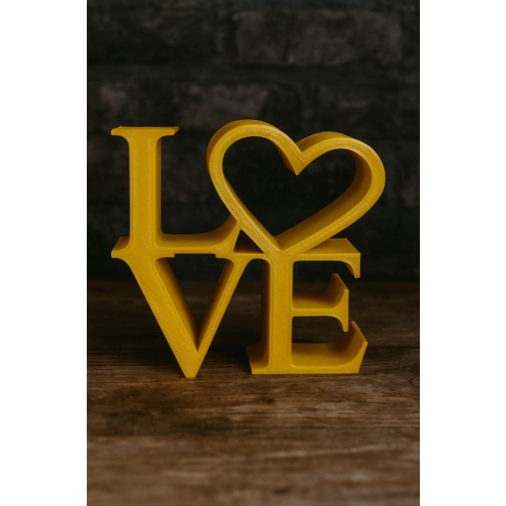 LOVE Decorativo 3D Dourado – Amor que brilha na sua decoração