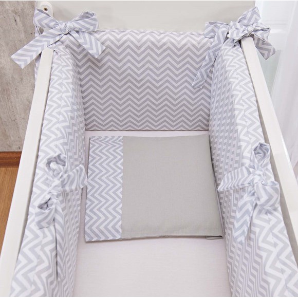 Kit Para Mini Berço de Bebê Chevron Cinza e Branco 5pç Protetor para Mini Berço Bebe Cinza Branco