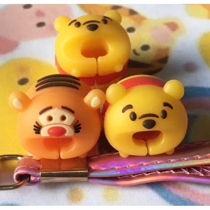 Protetor de cabo para celular Disney Tsum Tsum - Ursinho Pooh e Tigrão