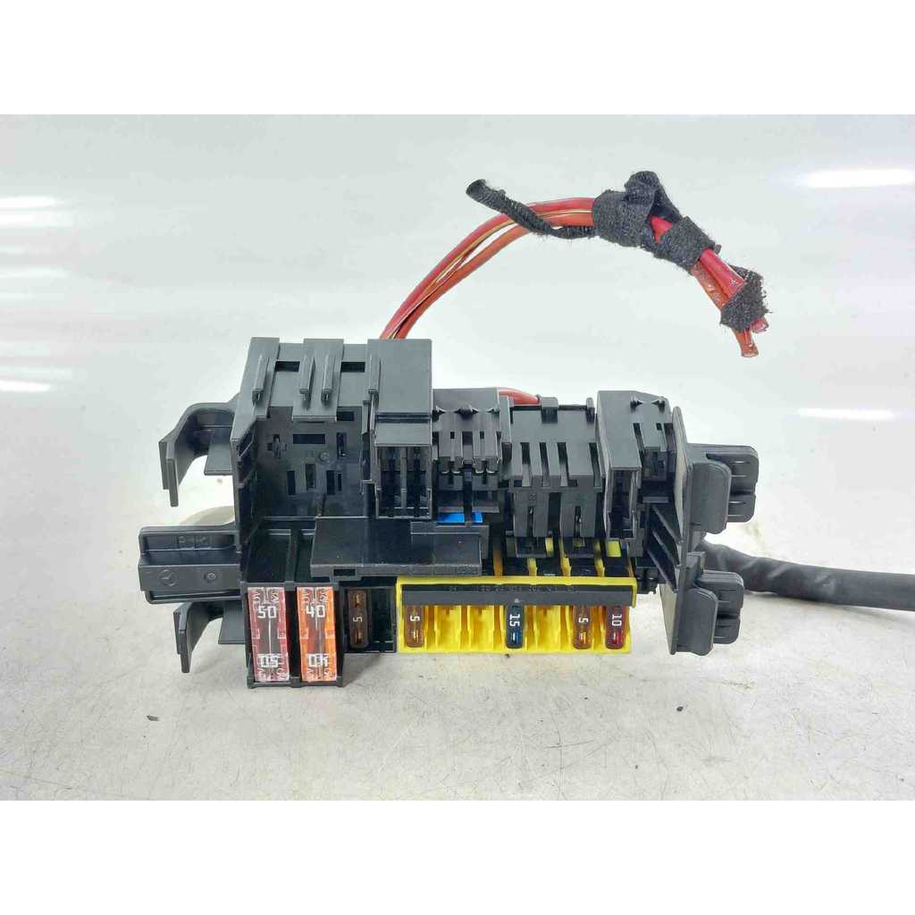 CAIXA DE FUSIVEIS Mercedes Benz C-200 1.5 2019