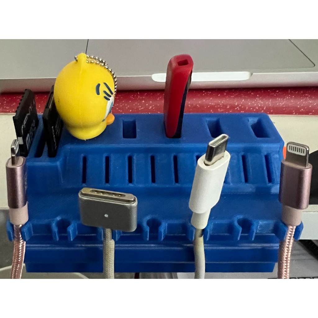 Suporte Organizador de mesa para cabos, pendrives e cartões SD
