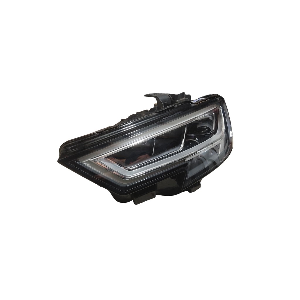 Farol Esquerdo Audi A3 2017 2019 Detalhe Lente Esquerdo