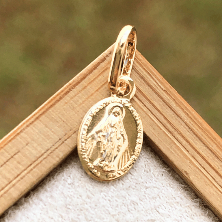 Pingente Mini Nossa Senhora das Graças Banhado a Ouro 18k Semijoia Coleção Religioso