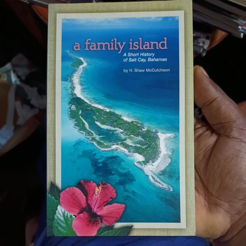 Livro - A Family Island - A Short History of Salt Cay, Bahamas (em Inglês) - H. Shaw McCutCheon