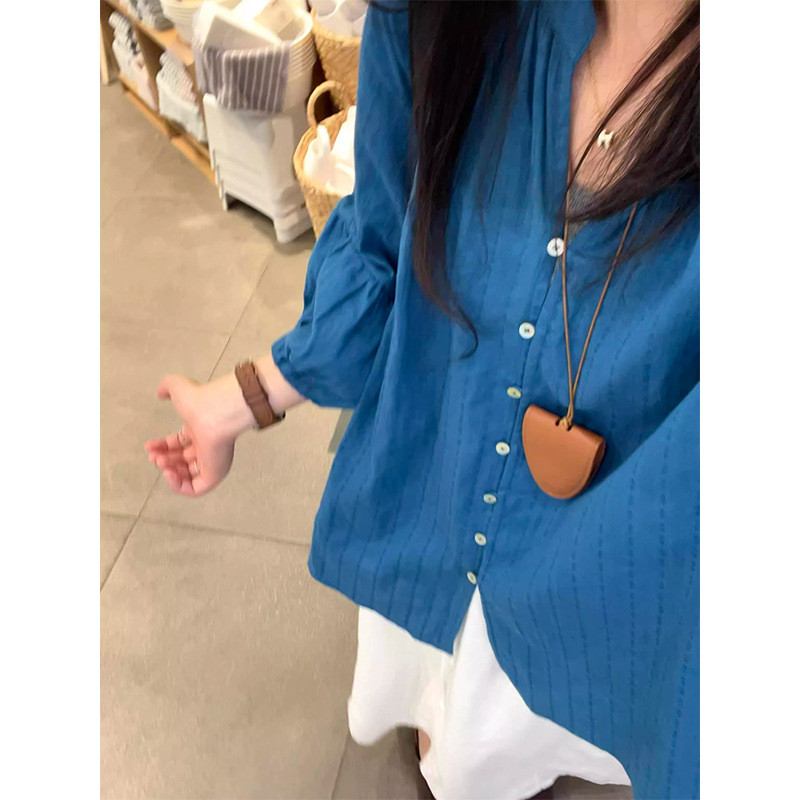 Blue light-colored shirt for women, summer thin style v Collar button design sun protection top, casual outerwear cardig