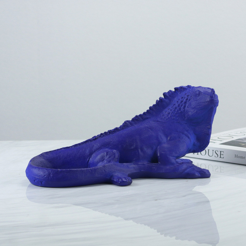 Minimalist modern abstract lizard creative art animal soft decoration for model rooms, home living rooms, and entrance h