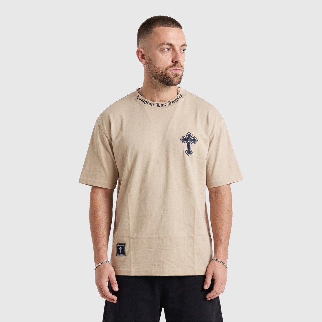 Camiseta Compton Oversized Gang Cross Bege