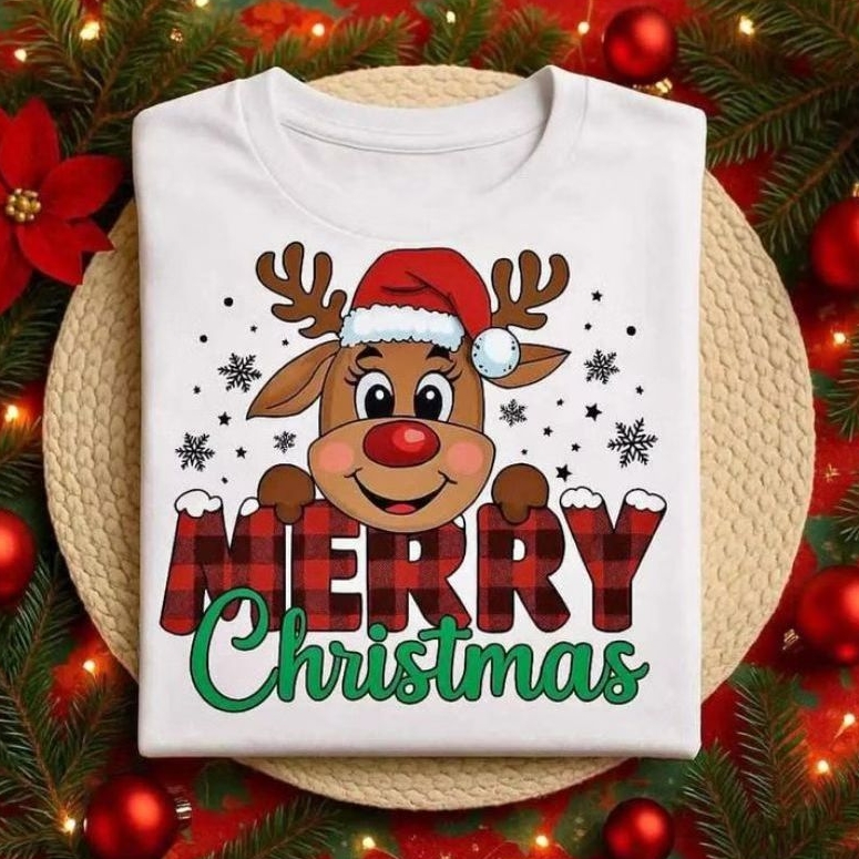 Camiseta Branca Estampa Renina com Chapéu de Natal e Merry Christmas