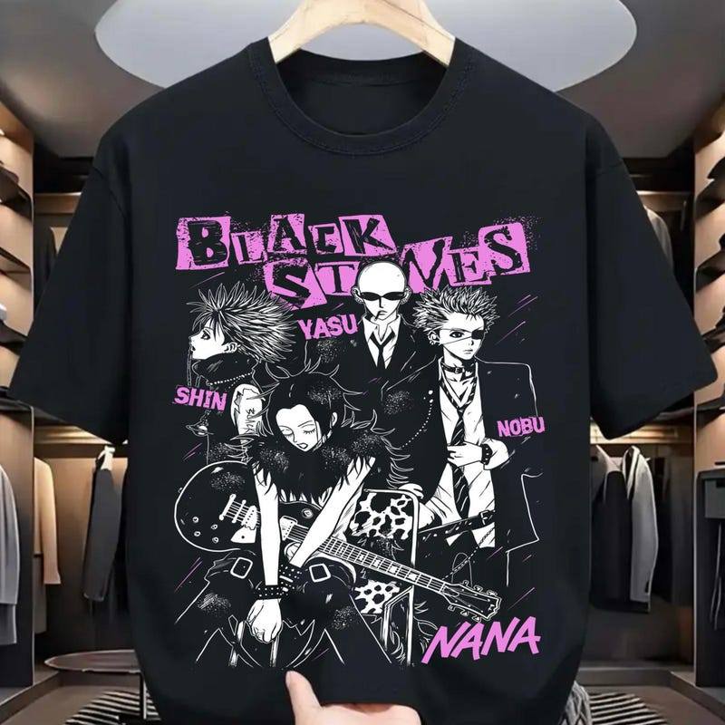 Camiseta Unissex Premium de Algodão Estilo Anime Nana Banda Black Stones Cor Preta Para Uso Casual Fãs De Cultura Rock