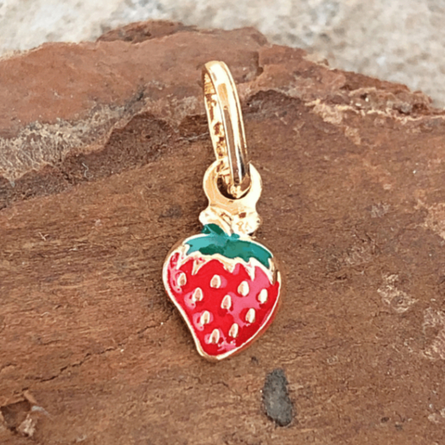 [SEMIJOIA] Pingente Mini Morango com Resina 8mm  Delicado Charm Banhado a Ouro 18k Coleção Frutinhas
