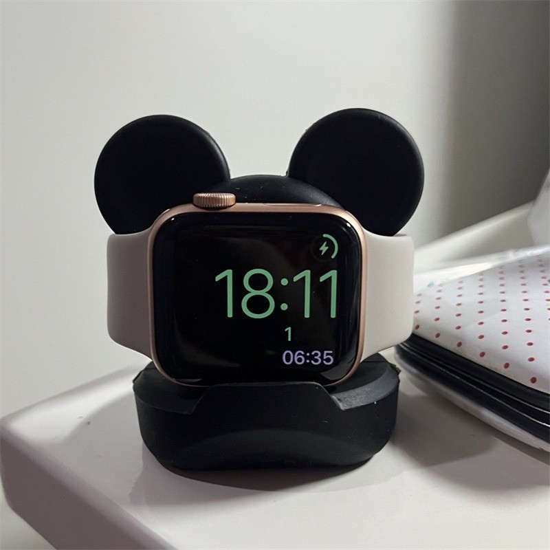 Suporte Mickey p/ Carregador Apple Watch Original Series 1, 2, 3, 4, 5, 6, 7, 8, 9 Ultra e SE não acompanha carregador.