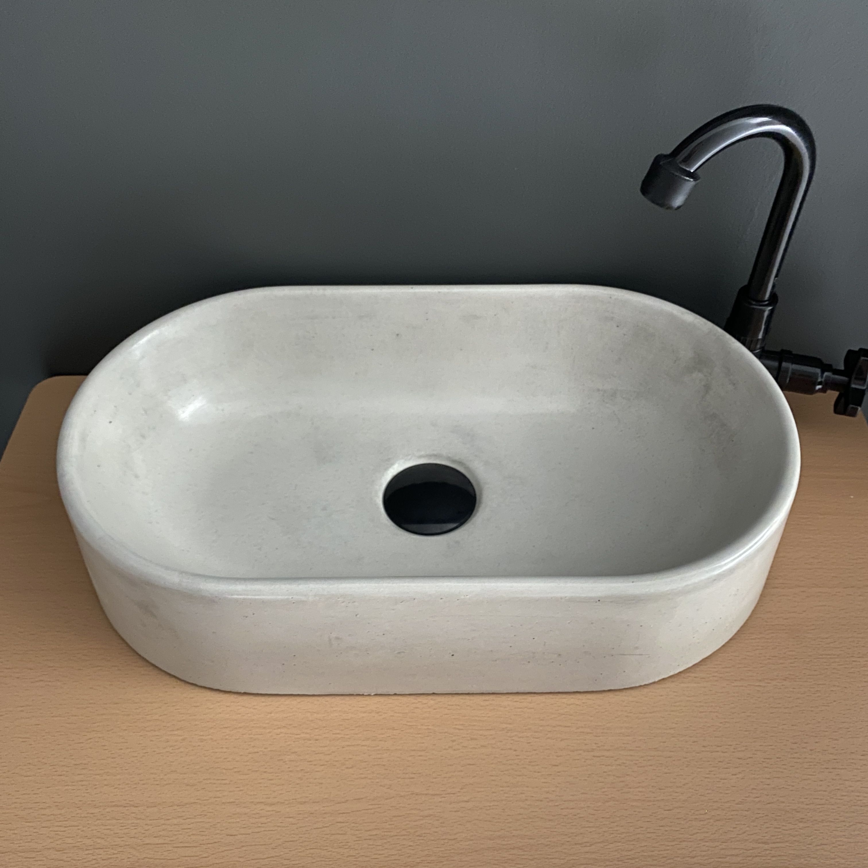 101 - Cuba em Concreto Para Banheiro Modelo Oval Cinza Natural 40x23x9 cm