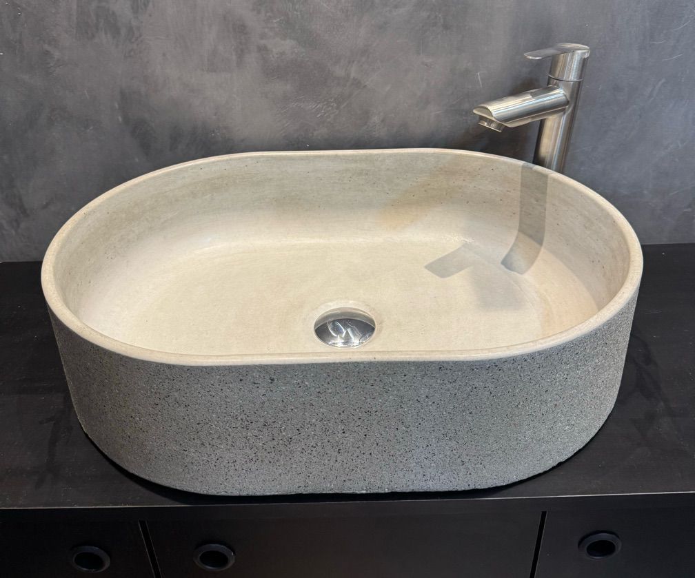 105 - Cuba Grande em Concreto Modelo Oval Efeito Mica Externo / Lisa Interna 49x34x12 cm