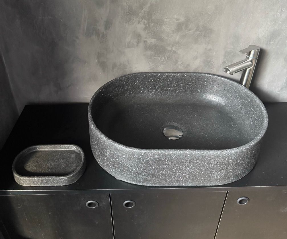 110 - Cuba Grande em Concreto Modelo Oval Grafite Escovado 49x34x12 cm