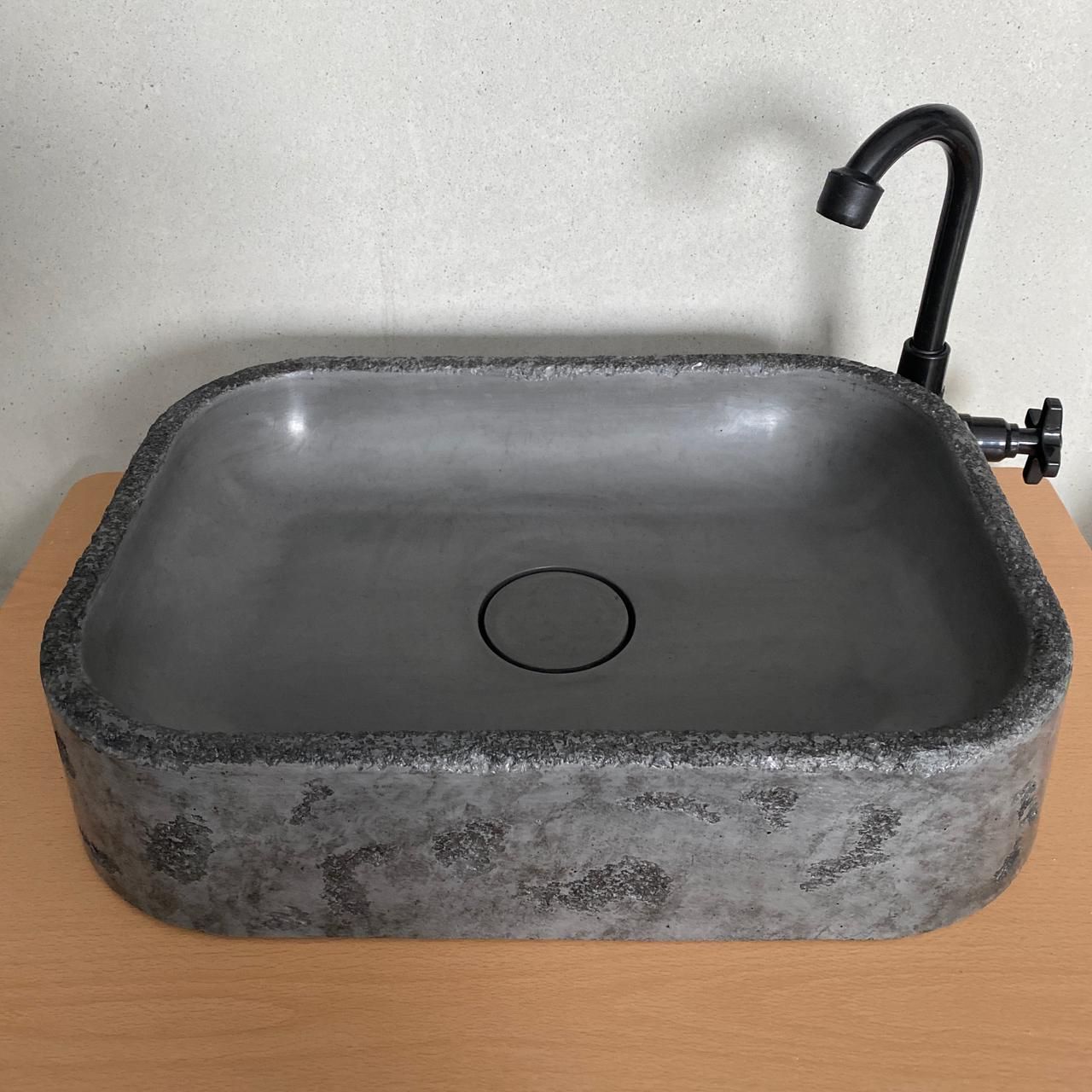 109 - Cuba em Concreto Modelo Arredondado Cinza Cimento Queimado Efeito Demolição 42x30x9,5 cm Ralo Oculto