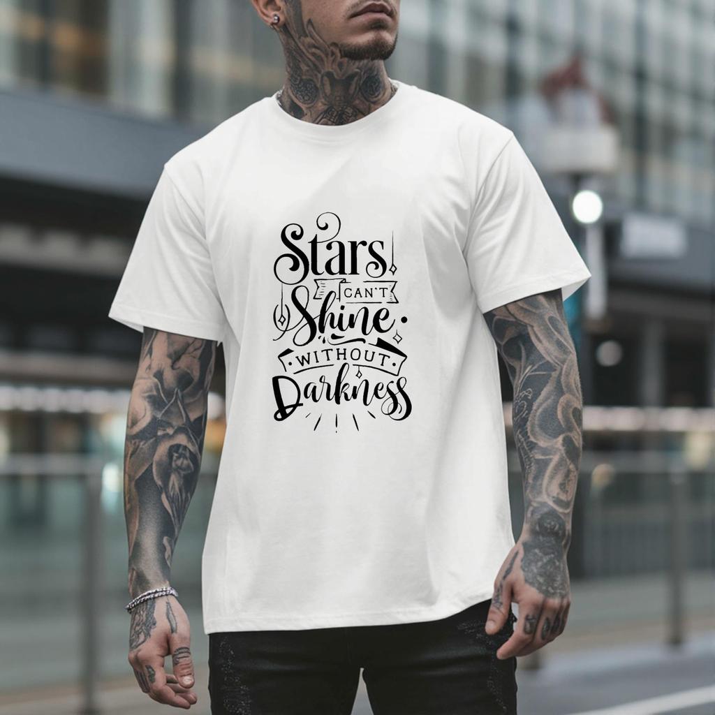 Camiseta Preta Unissex Manga Curta Estampa Caligráfica Frase Motivacional Stars Can't Shine Without Darkness Algodão Pre