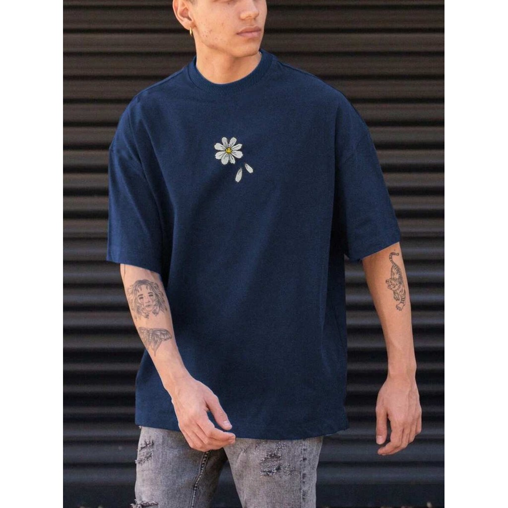 Camiseta Básica Masculina Hypemode s masculinas largas com gola redonda, ombro caído, manga curta, estampa gráfica