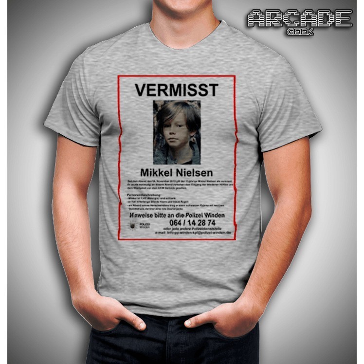 Camiseta Dark Cartaz Mikkel Desaparecido Vermisst