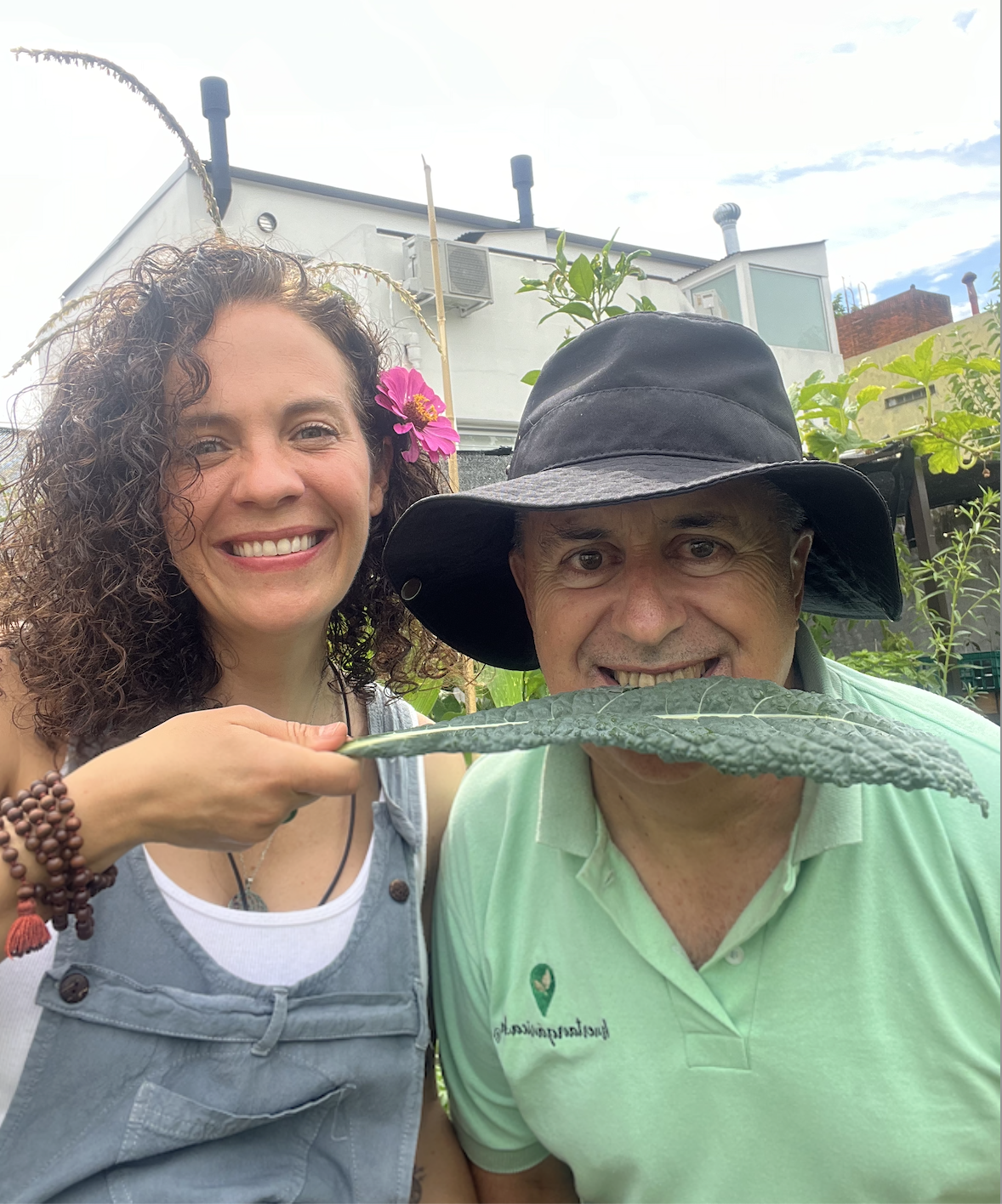 La mejor guía para iniciar tu huerto y aprender de plantas medicinales. (BONUS DE RECETAS)