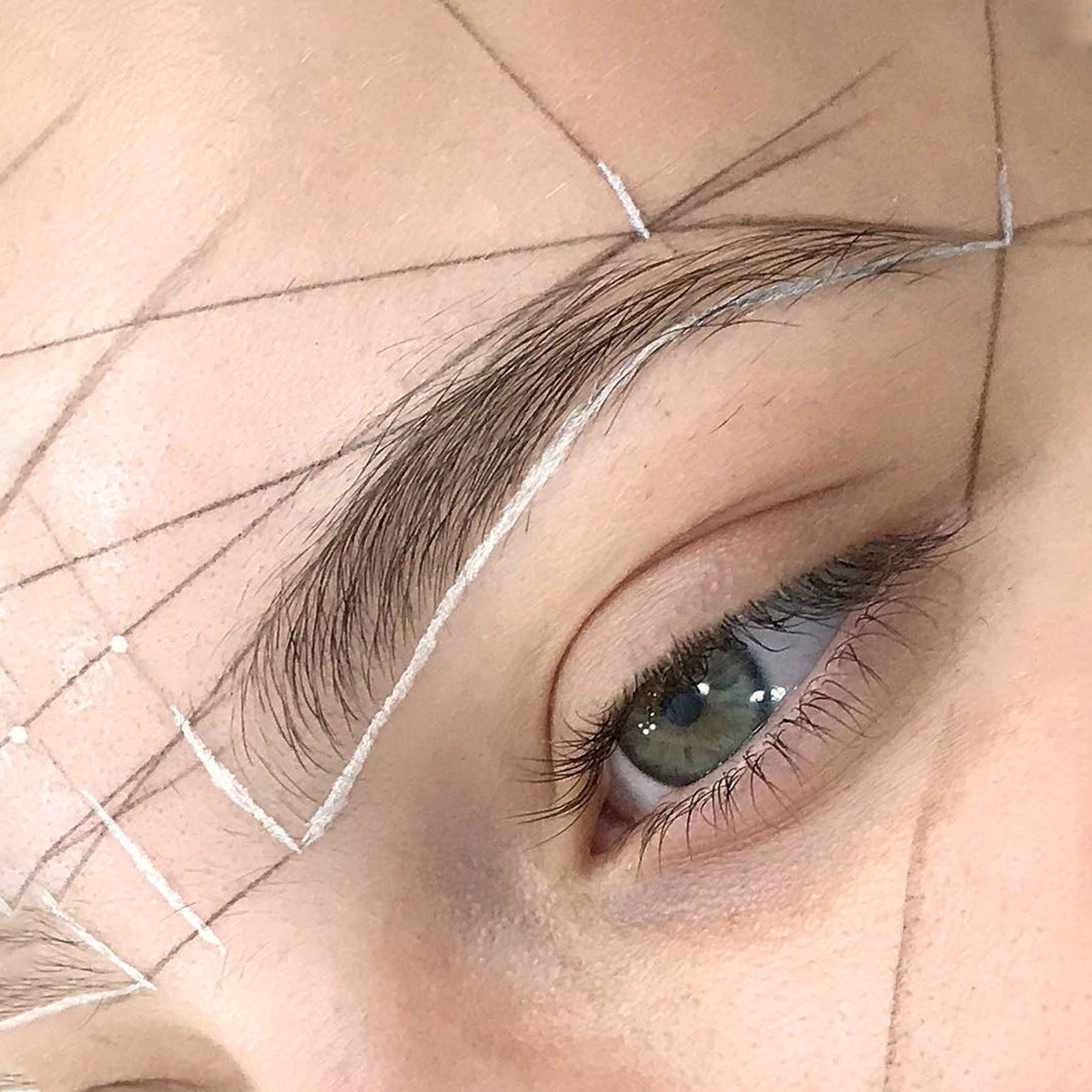 CURSO DEPILACION CON HILO Y VISAGISMO DE CEJAS