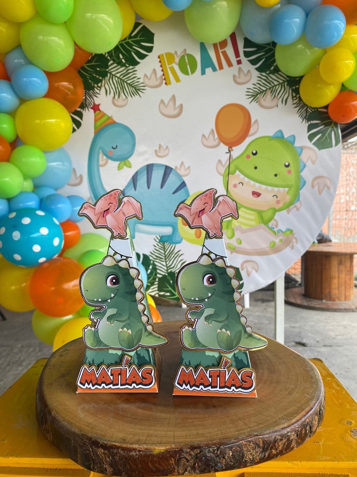 PLANTILLA CAJA SORPRESA TIPO PIRAMIDE DINOSAURIO TIERNO